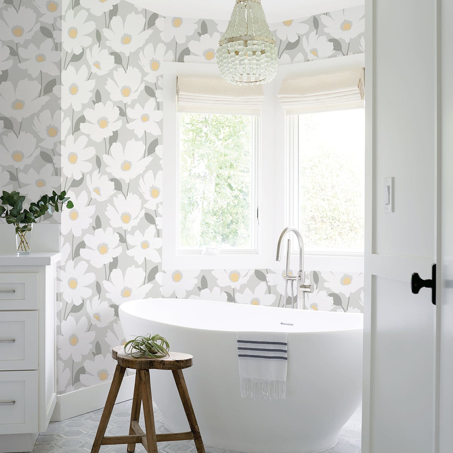 Brewster Astera Grey Floral Wallpaper, 20.5-in by 33-ft