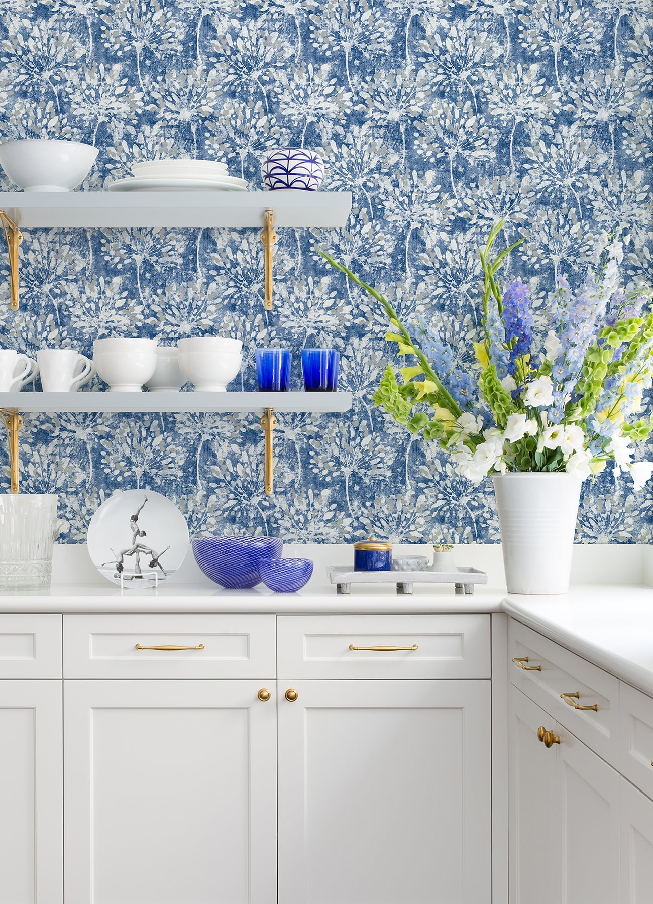 Advantage Dori Blue Painterly Floral Wallpaper, 20.5-in by 33-ft