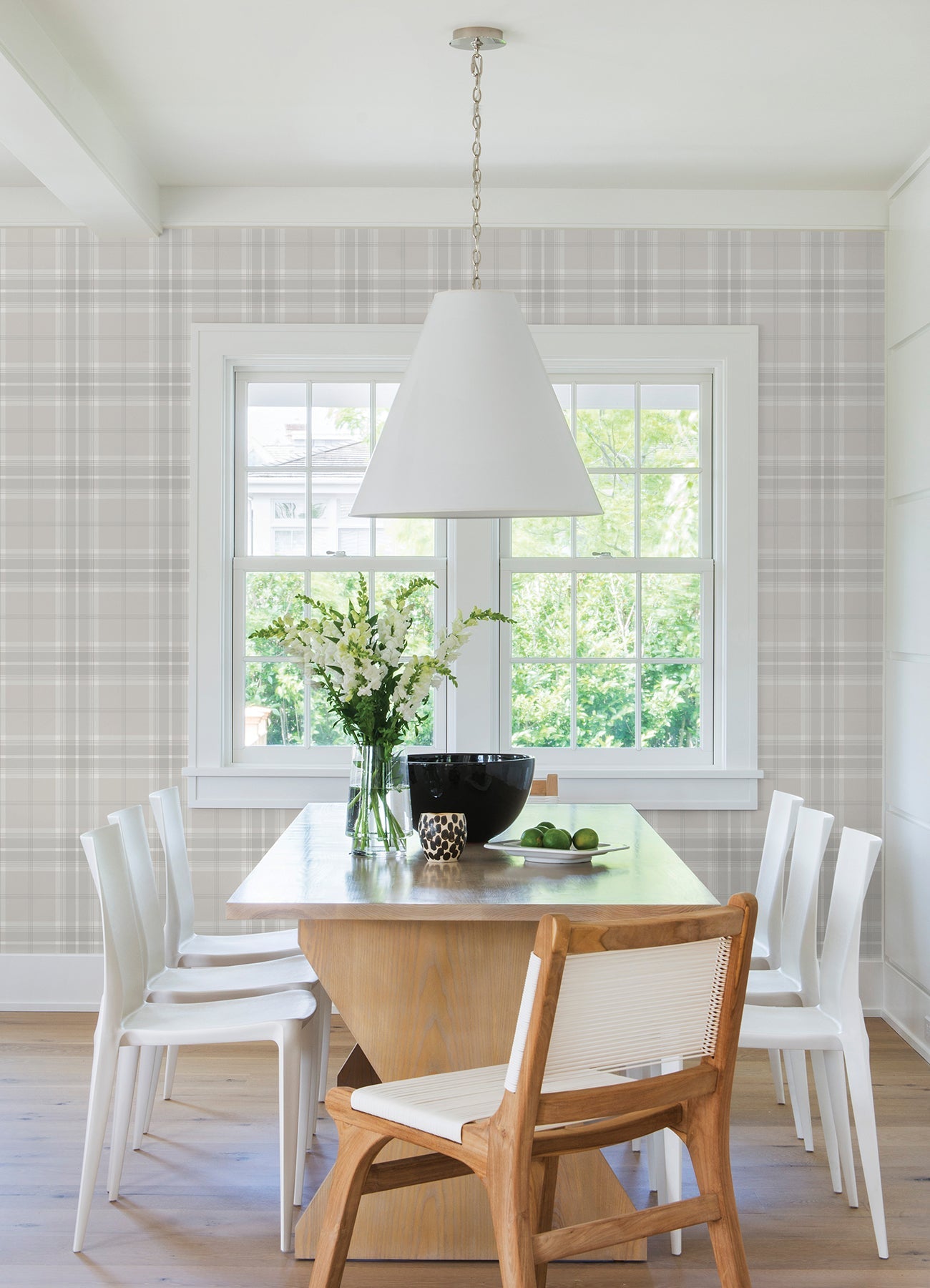 Advantage Sala White Plaid Wallpaper, 20.9-in by 33-ft