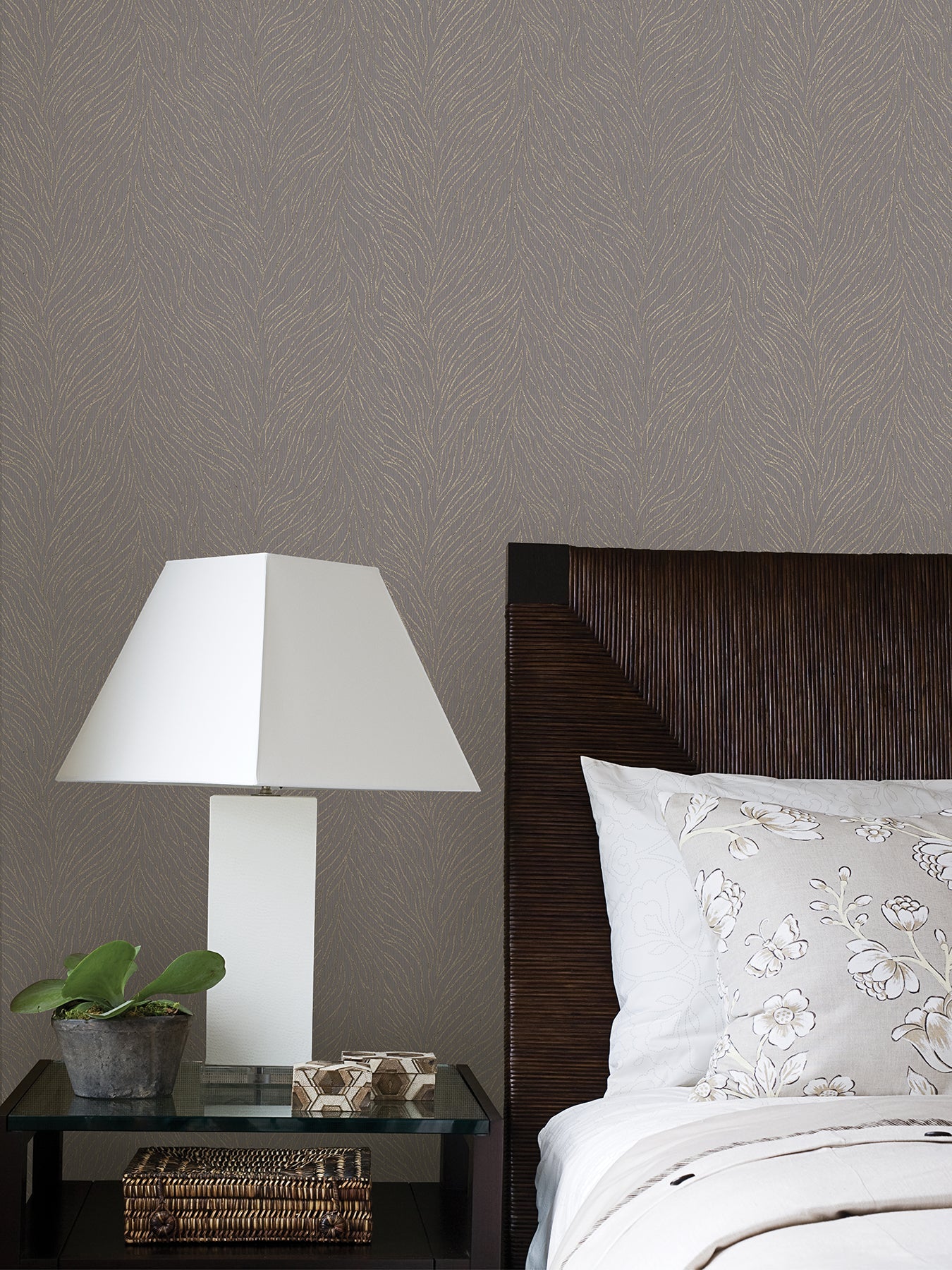 Advantage Tomo Mauve Abstract Wallpaper, 20.9-in by 33-ft