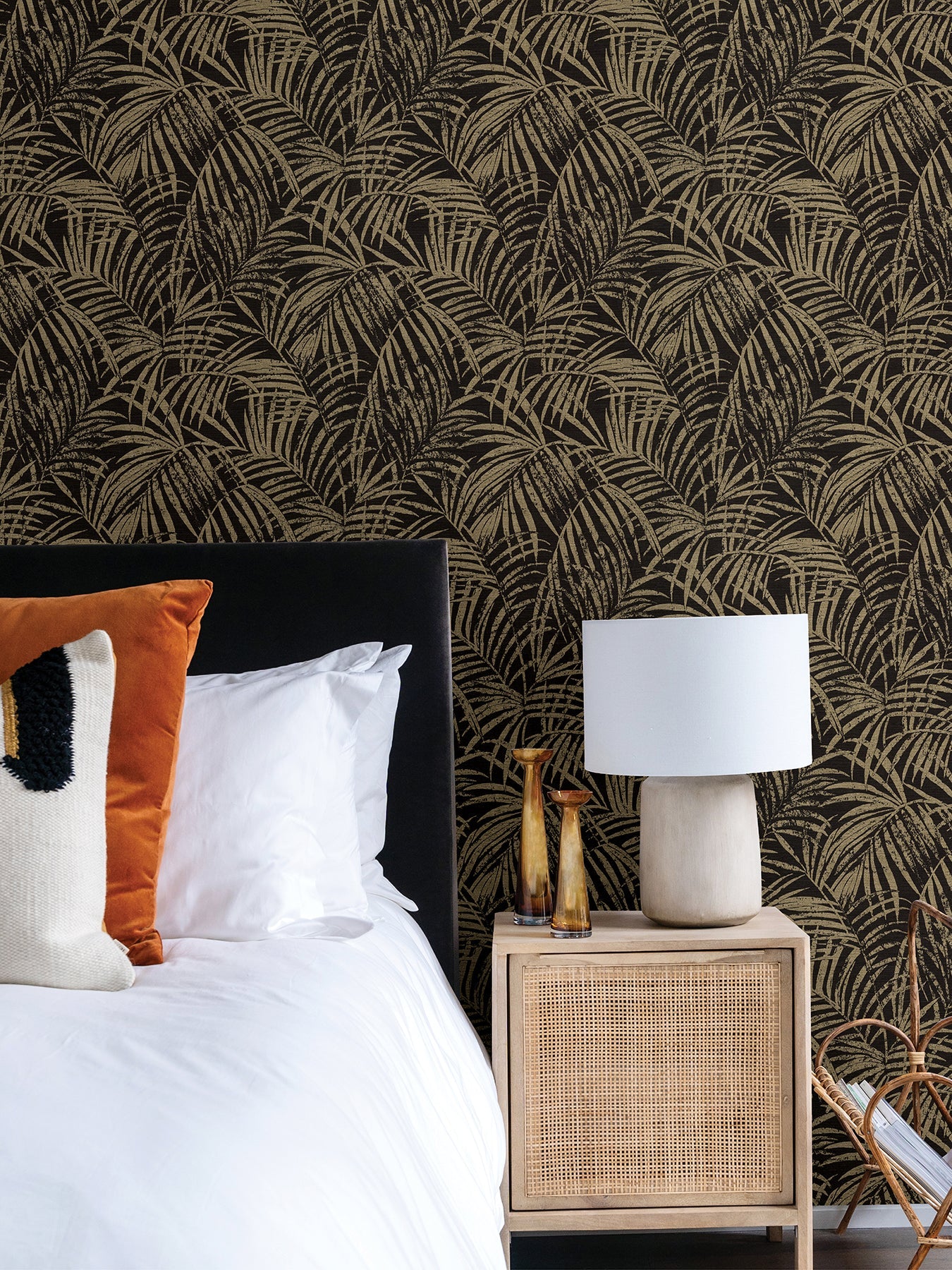 Advantage Yumi Black Palm Leaf Wallpaper, 20.9-in by 33-ft