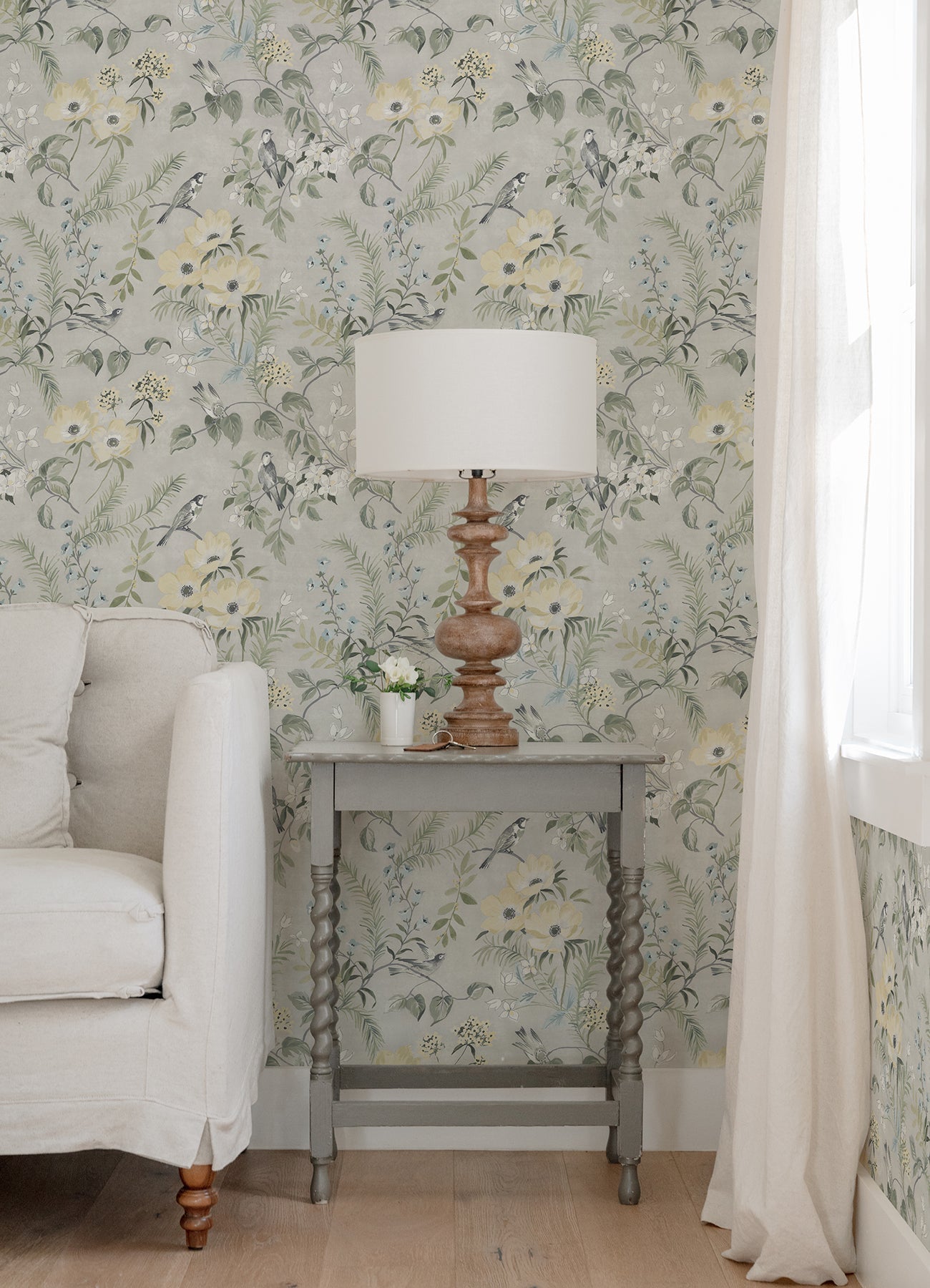 Chesapeake Frederique Grey Bloom Wallpaper, 20.5-in by 33-ft