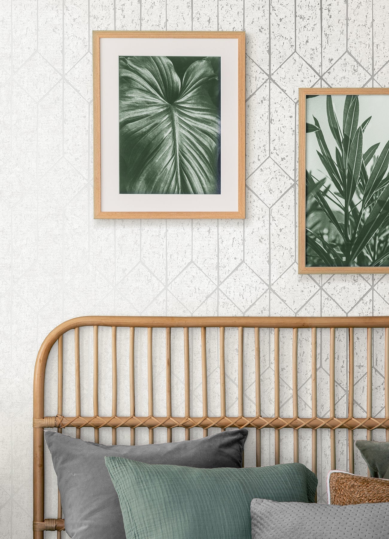 Advantage Hayden White Concrete Trellis Wallpaper, 20.5-in by 33-ft