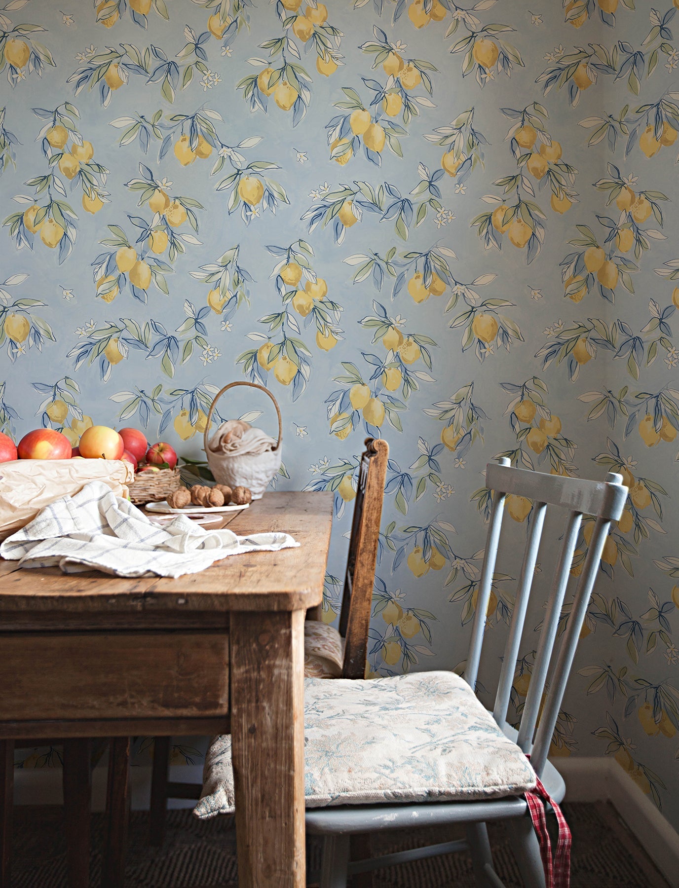 Chesapeake Lemonade Light Blue Citrus Wallpaper, 20.5-in by 33-ft