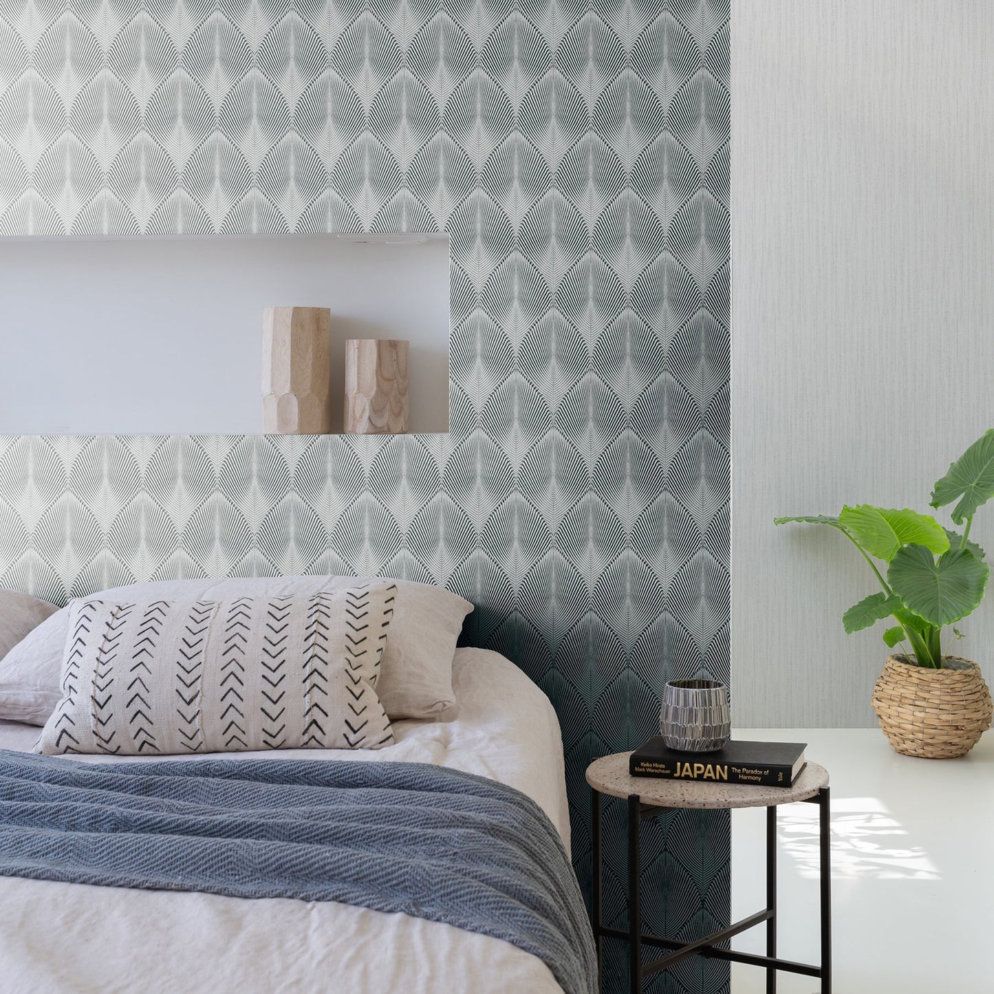 Rasch Tirsuli Grey Ogee Wallpaper, 20.5-in by 33-ft